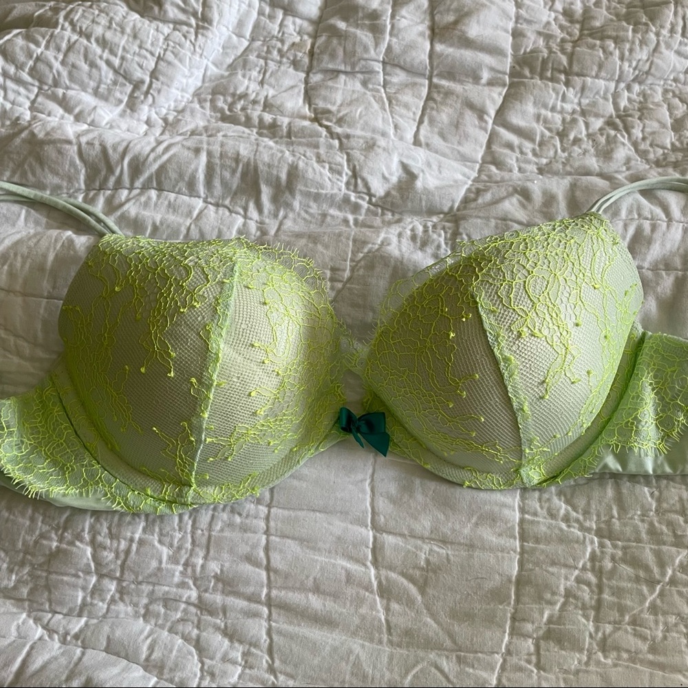 Victoria’s Secret Very Sexy bra